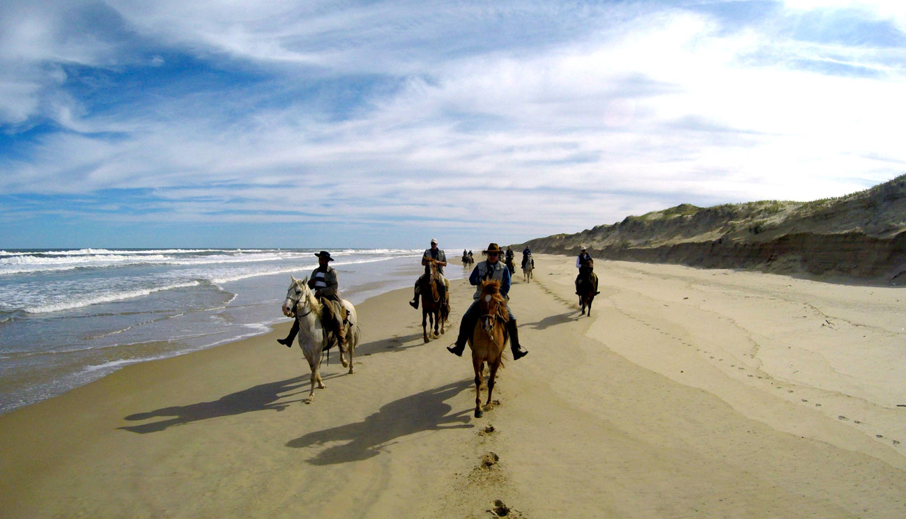 Cabalgando por la playa